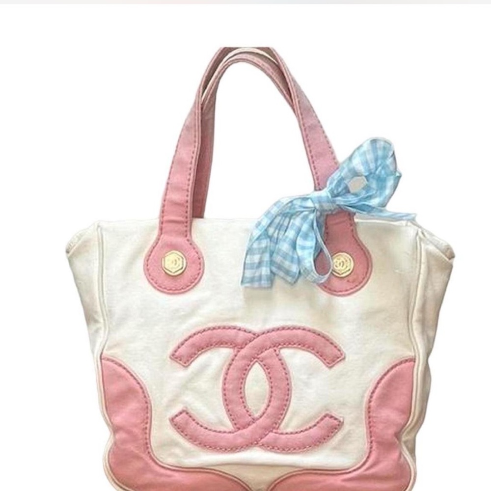 Absolutley stunning Chanel baby pink purse